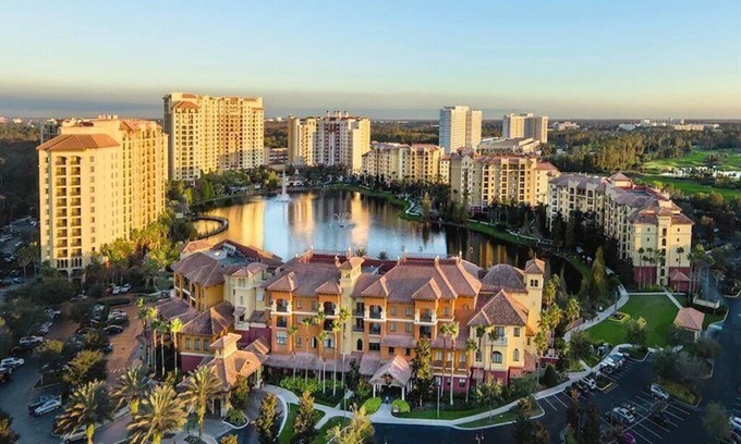 Lake Buena Vista Resort | 4 Bedroom Presidential, Dual Masters, Inside Disney Gates