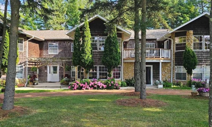 Sturgeon Bay House | 4 bedrooms, 2 bathrooms and a three-season playroom, Second-floor Unit.