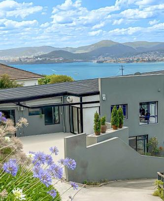 Sandy Bay Villa | 4 bedrooms luxury Sea View Family retreat in Sandy bay