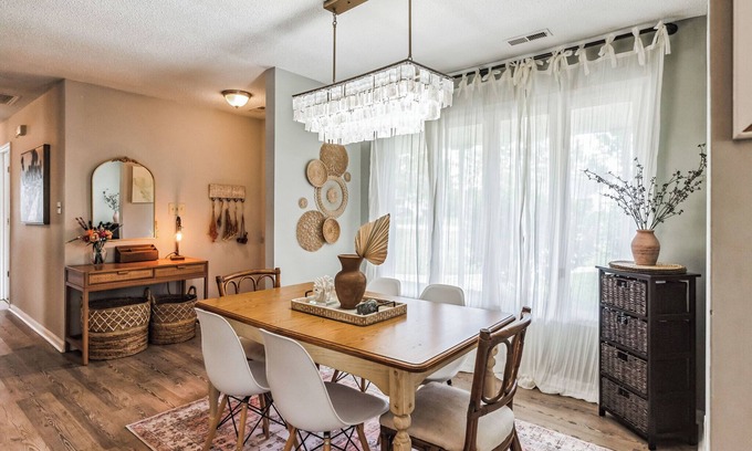 Piney Green House | 4 BR: 2 King Beds! 5 min from Main Gate, Sleeps 8!