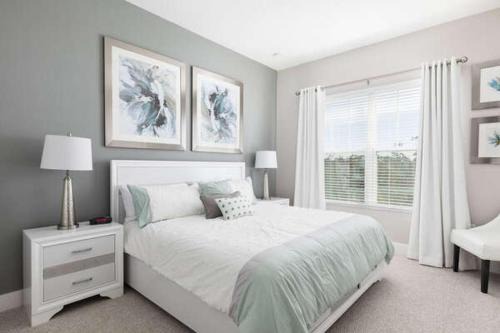West Kissimmee House | 4 BR 4 BA Villa Self Check-In BBQ & Full Kitchen