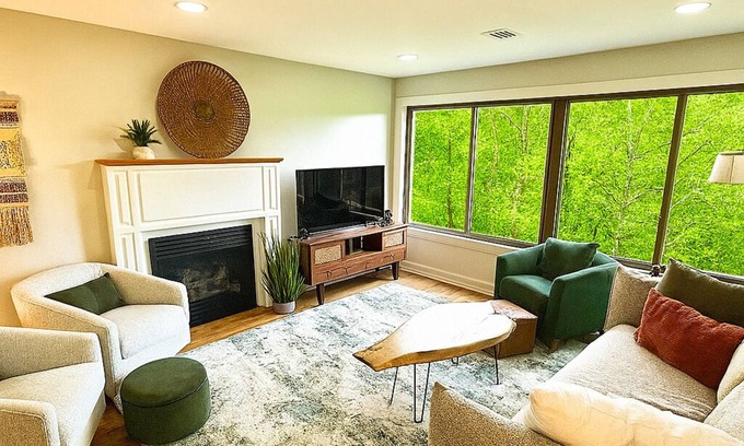 Vernon Condo | 4 BR Treetop Escape | Orchards, Skiing, Mountain Creek, Minerals, Wildlife