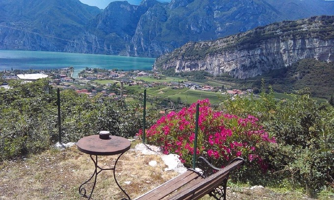Torbole sul Garda Villa | 4 - Double with garden view overlooking the lake Torbole