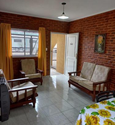Pergamino Apartment | 4 Estaciones