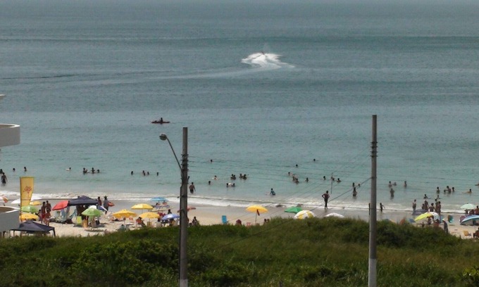 Quatro Ilhas Apartment | 4 ISLANDS - BOMBS-O2 DORMITORIES 60 m FROM THE BEACH-2 AR - WIFI