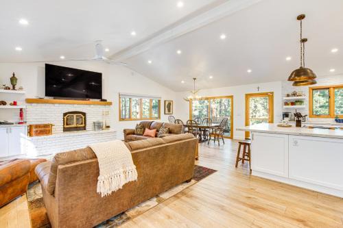 Tahoe Village House | 4 Mi to Slopes Family-Friendly Stateline Home!