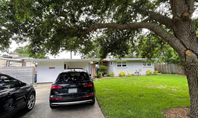 Pensacola House | 4 miles either way to Pensacola Beach or downtown Pensacola!