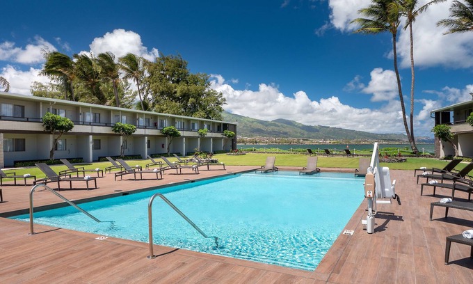 Kahului Hotel | 4 Ocean View Units Perfect for Groups, Onsite Pool, Pets are Welcome