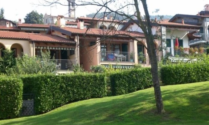 Montegrino Valtravaglia Apartment | 4-room apartment in a neat residence with pool and tennis court