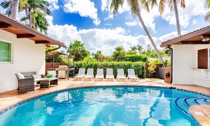 Hollywood Lakes Villa | 419 N 14 Ave Hollywood FL