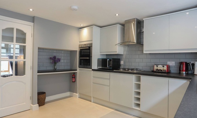 Caernarfon Cottage | 43 Hyfrydle Road