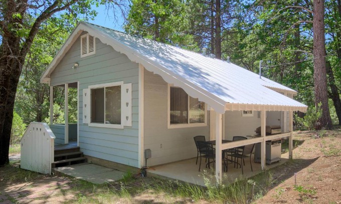North Wawona Ski Chalet | 43R Edna's Hearts Desire