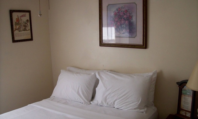 Panama City House | 4482 Basic Intown Apartment convenient to Town and Beach