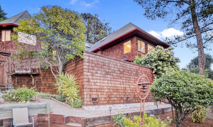 San Rafael House | 4BD+Grand Room Marin Home w/Hot Tub, Billiards, BBQ, VIEWS!