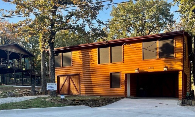 Gordonville House | 4Bdrm Cabin Firepit Walk to Beach Pets Ok Texoma