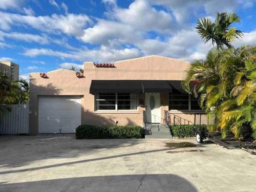 West Little Havana House | 4Bed 3Bath Coral Gables Area Stunning With Hot Tub