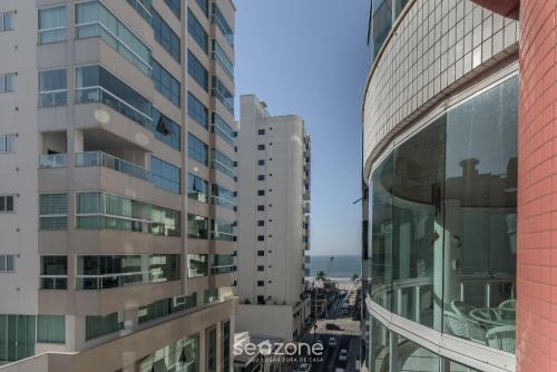 Andorinha Apartment | 4BR Apt w/BBQ 70m from Beach RTO0502