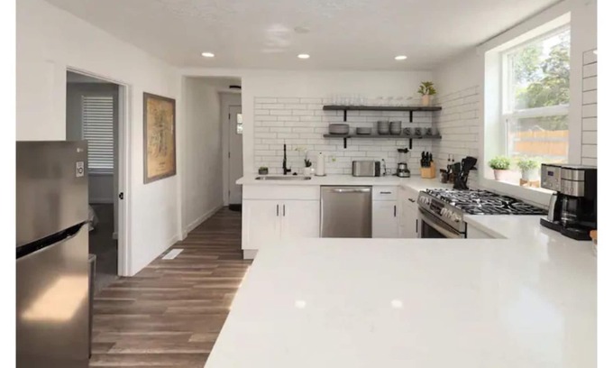 Ogden House | 4BR Home, 3min to dtwn, hiking, 30 min to MTNs/Ski