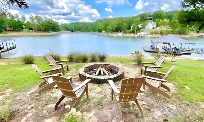 Double Springs House | 4BR Lakeview Retreat| Dock Access, Kayak + Firepit