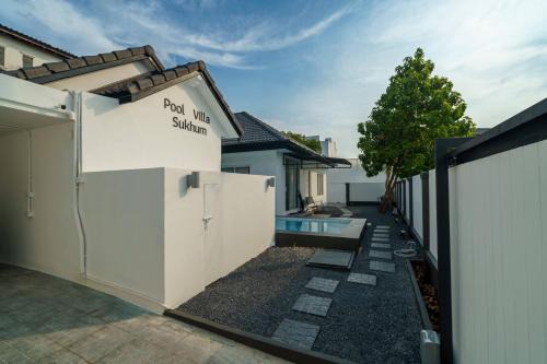 Phuket Villa | 4BR Pool Villa Sukhum in Phuket Town
