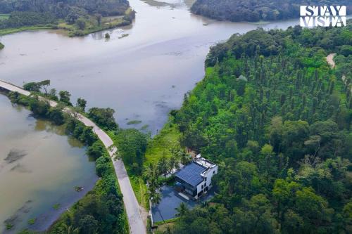 Somvarpet Villa | 4BR The Rivernook - Harangi Riverfront View