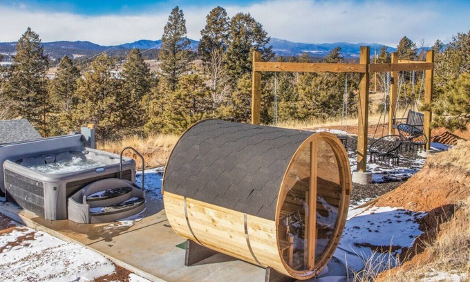 Florissant House | 4BR w/Hot Tub, Sauna, Arcade, Mountain Views