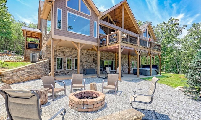 Sautee Nacoochee Cabin | 5 ALL KING BRs-Bridesmaid Spa & Glam Suite, Sauna, Chef, 10+ Acres 3 mi. Helen