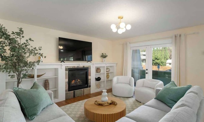 Sunnyside House | 5 BD/3.5BA -Arcade-WFH Desks-Pool/Pingpong Table