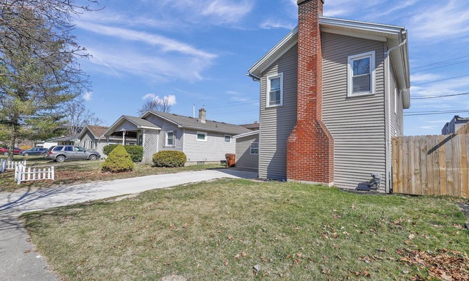 Lansing House | 5 Bedroom 7 Beds Cozy and Spacious Home