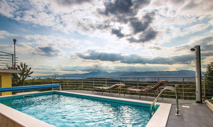 Sarsoni House | 5 bedroom accommodation in Viskovo