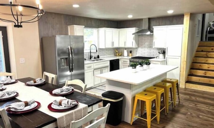 Prairie Creek House | 5 BR House w/Boat Parking .5m to Marina. Game room. Outside fire pit.