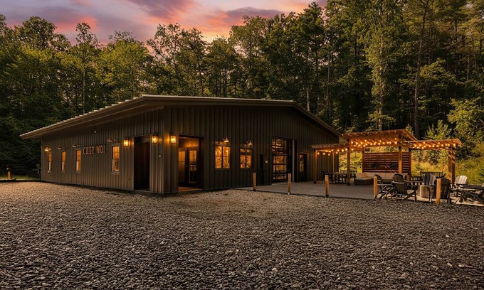 Nellysford House | 5 King Beds | Sleeps 18 | Game Room | Brew Trail