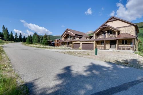 Blue River House | 5 Mi to Main St Breck Mtn-View Duplex with Hot Tub