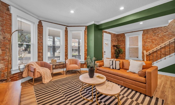 West Columbus House | 5 min to Downtown, King Suite, Pet Friendly