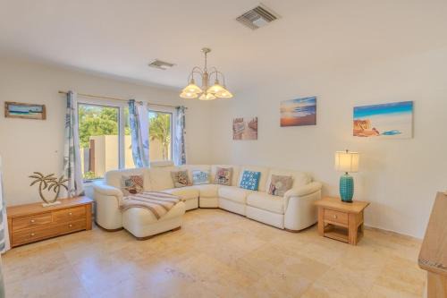 Opal Apartment | 5 min to the Beach Happy Aruba Villa by Bocobay