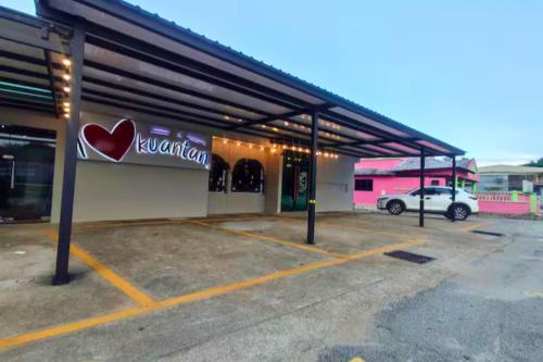 Pekan Melayu House | 5 mins walking to East Coast Mall JW Guest House