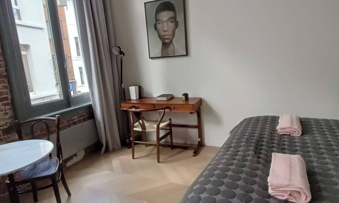 Sint-Andries Apartment | 5 Minuten van de Groenplaats, Goed Gelegen Modern en Uniek