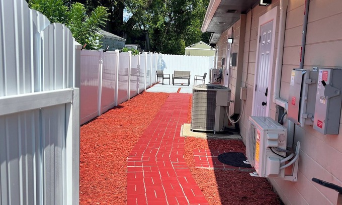 Terrace Park Apartment | 5 minutes from Bush Garden and USF! Apartment for 2 people, cozy.