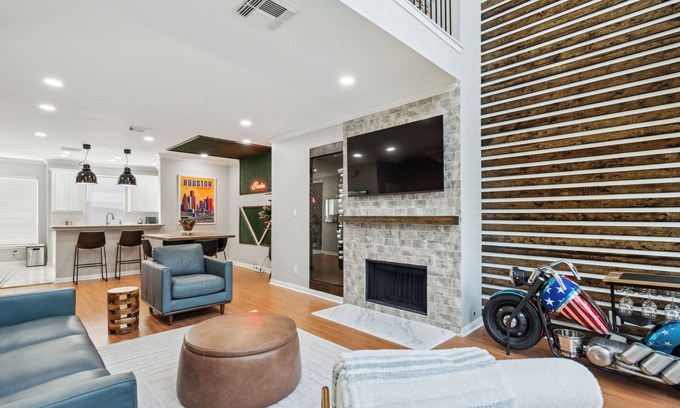 Midtown House | 5 minutes to Downtown GARAGE MED Ctr NRG George R Brown