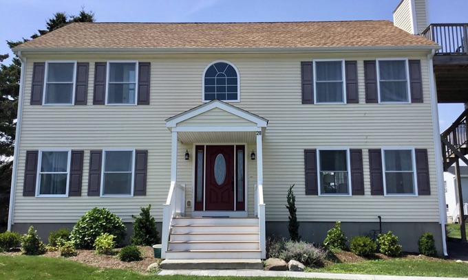 Eastward Look House | 5 minutes walk to the beach! UPDATED 6 bedroom w/ocean views, rooftop deck, AC