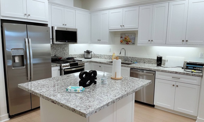 Arcadia Condo | 5 stars: New townhouse 3bedrooms in Arcadia, walk to library