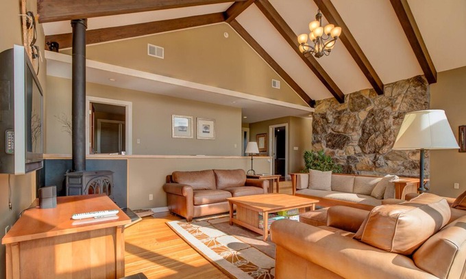 Mount Tabor House | 50-Acre Seasonal Rental between Manchester & Killington