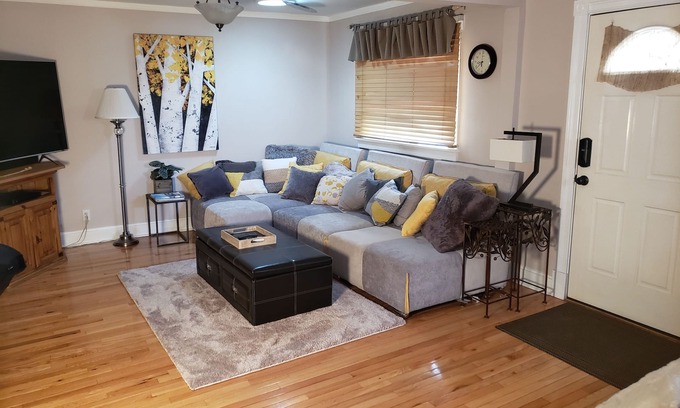 Sloan Lake House | 50% off monthly, Superlative property