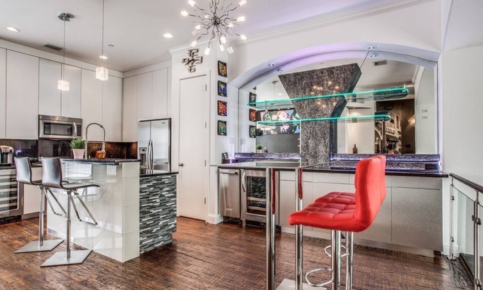 Legacy Park House | 5792 Robbie · Driem house- Award Winning - 1 minute to shops