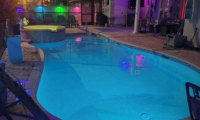 Central Naples House | 5BR/6BTH Heated Pool/Spa Home 1 Mile to Beach! 5 min to Downtown Naples