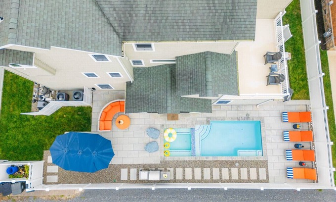 A-Zone House | 5BR w/Pool, Hot Tub, Cabana, Elevator & Game Rm