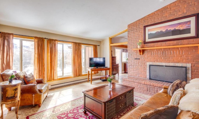 Emigrant Villa | 6 Mi to Chico Hot Springs Villa with River Access