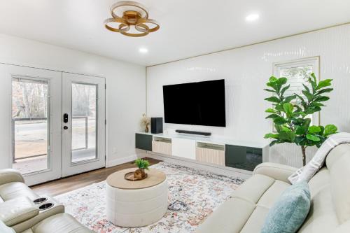 Beverly Woods House | 6 Mi to Spectrum Center Spacious Getaway with Deck