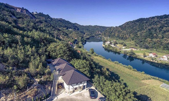 Mali Radic Apartment | 6 New River View Apartments