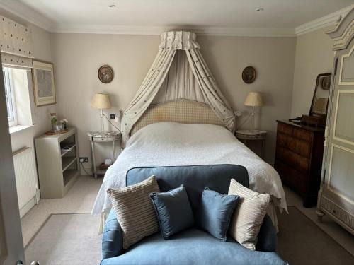 Bath Bed & Breakfast | 6 Northfields Close Family Household